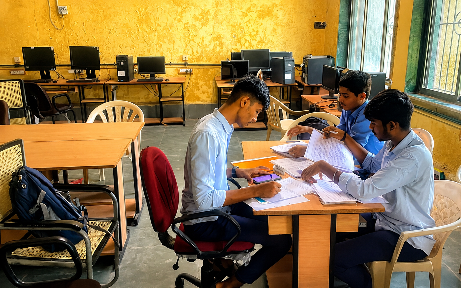 Students using library and digital learning support